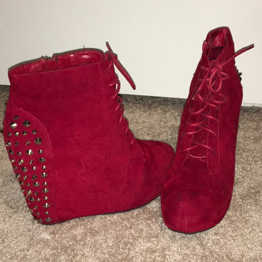 Glaze Red wedge spiked boots Sz 10